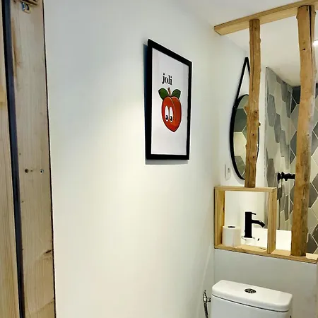 2-room Apartment, Center, Near Train Station Appartamento *