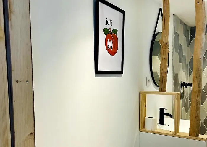 2-room Apartment, Center, Near Train Station Appartamento *